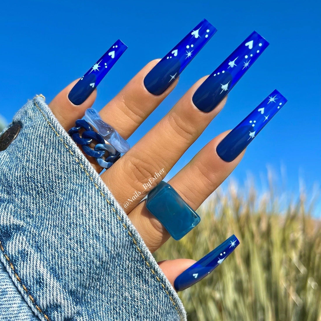 15 Stylish Blue and White Nail Ideas for a Chic Manicure