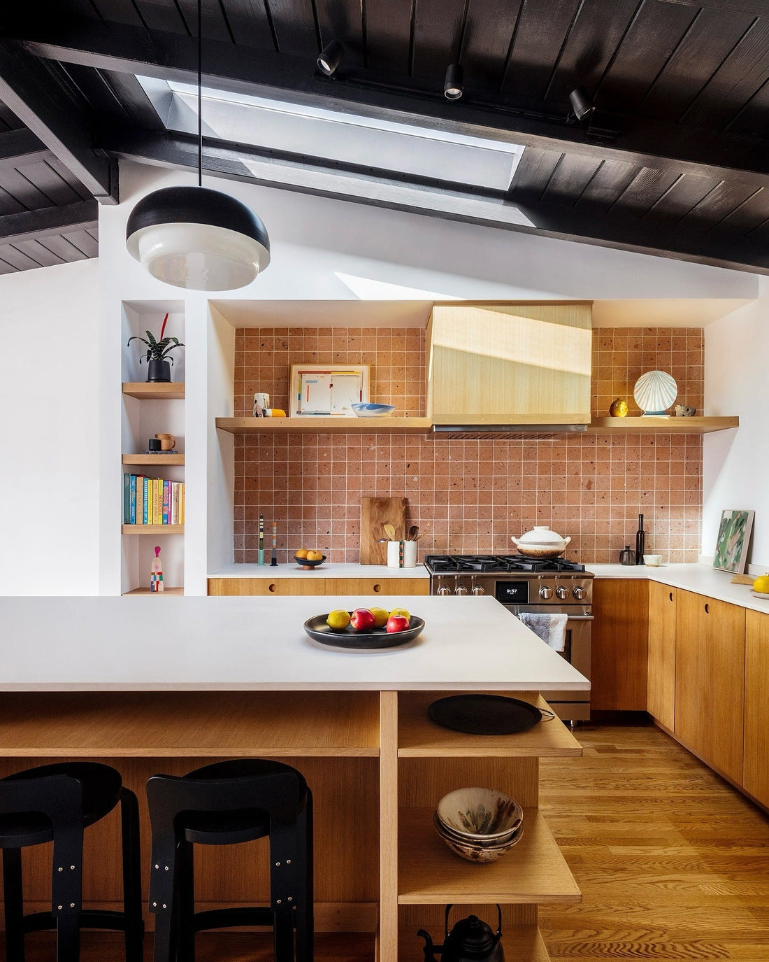 15 Hickory Kitchen Cabinet Ideas with Stunning Finishes