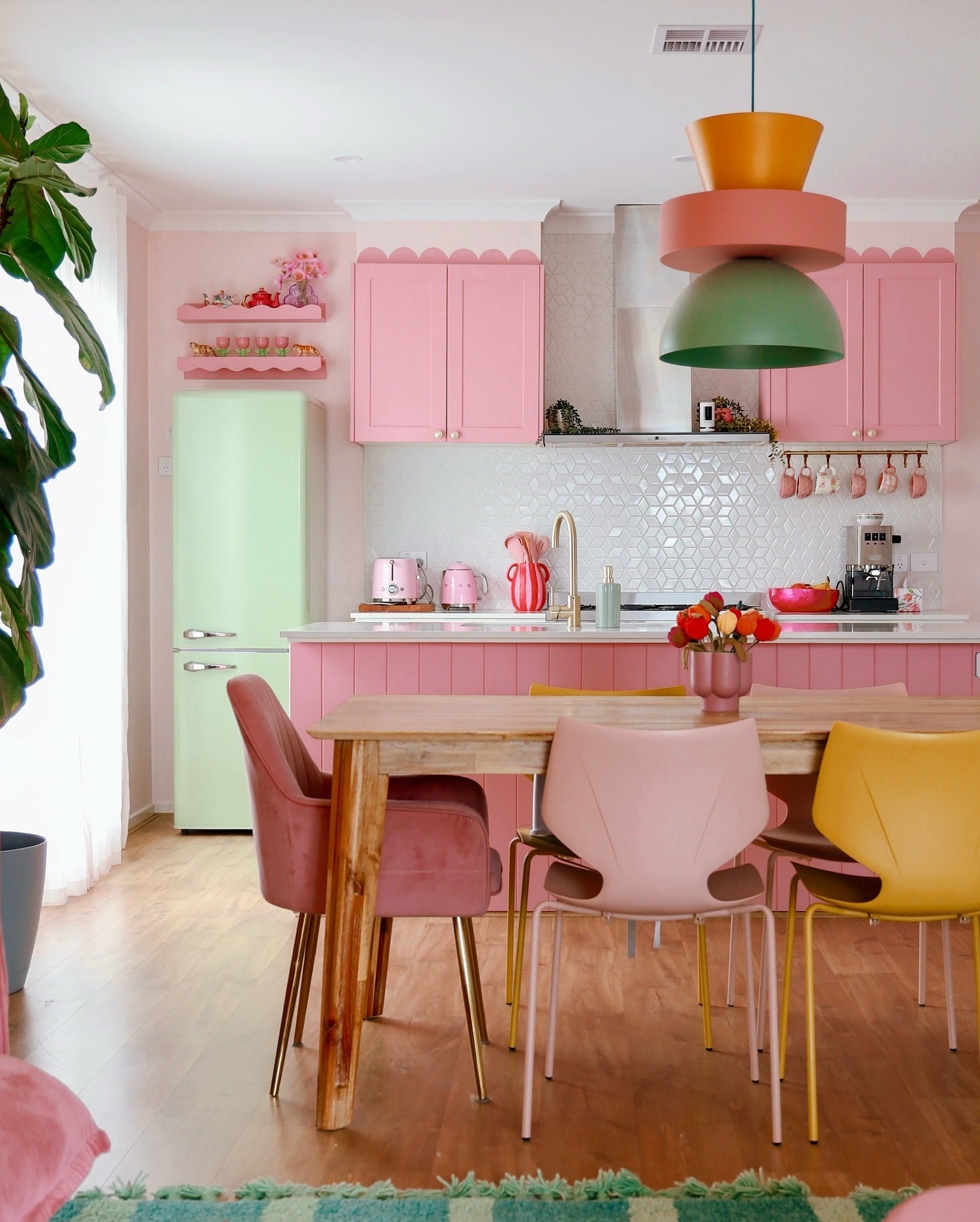 15 Pink and White Kitchen Ideas Full of Character – DreamBundles