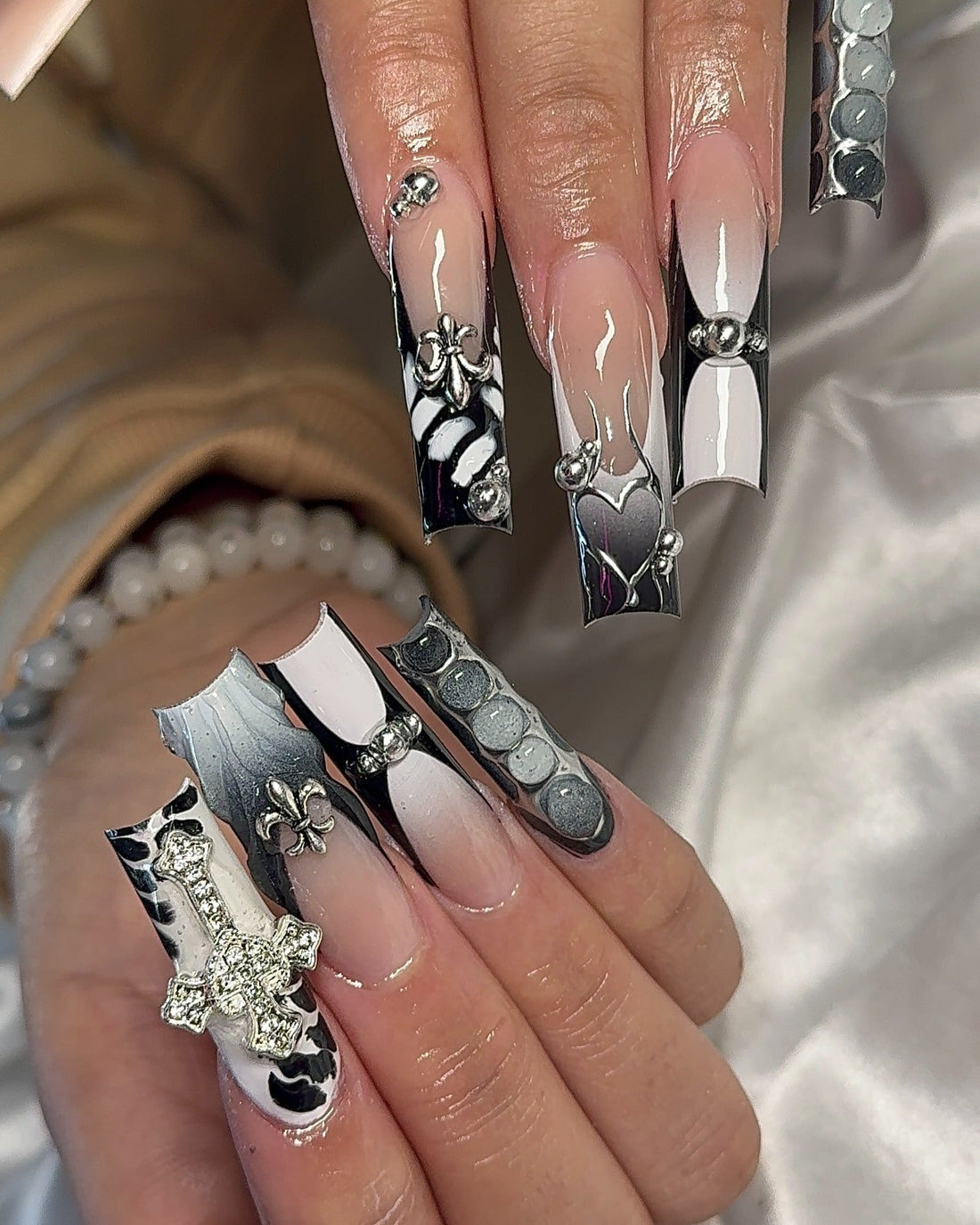 15 Sleek Black French Nail Ideas for Minimalists