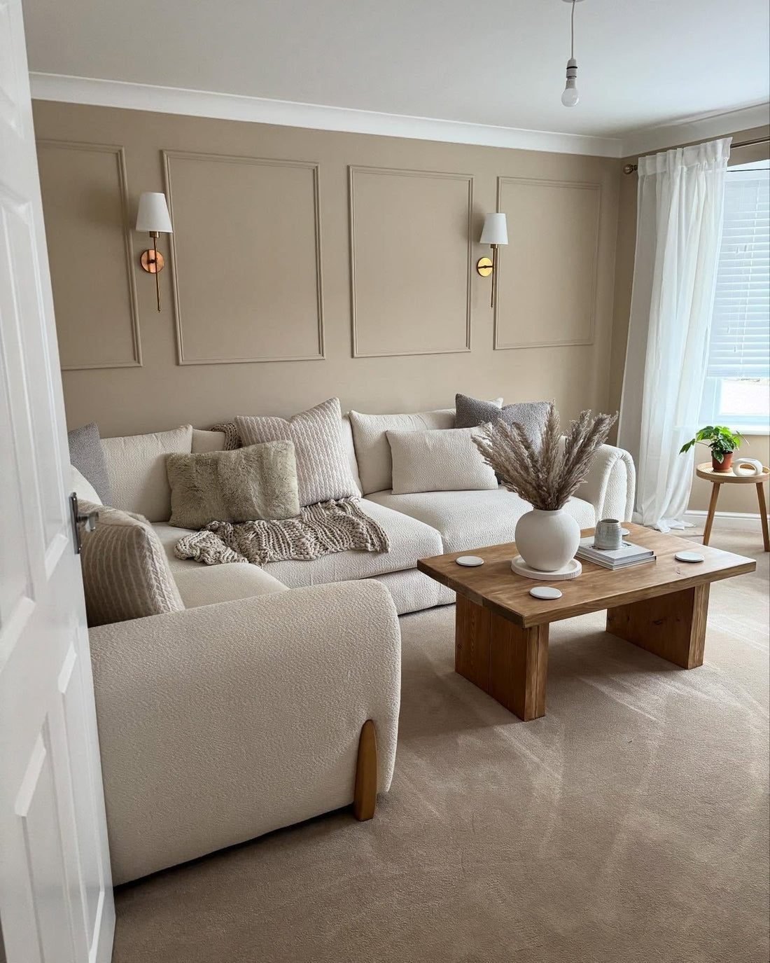 15 Inviting Gray and Beige Living Room Ideas for Comfort