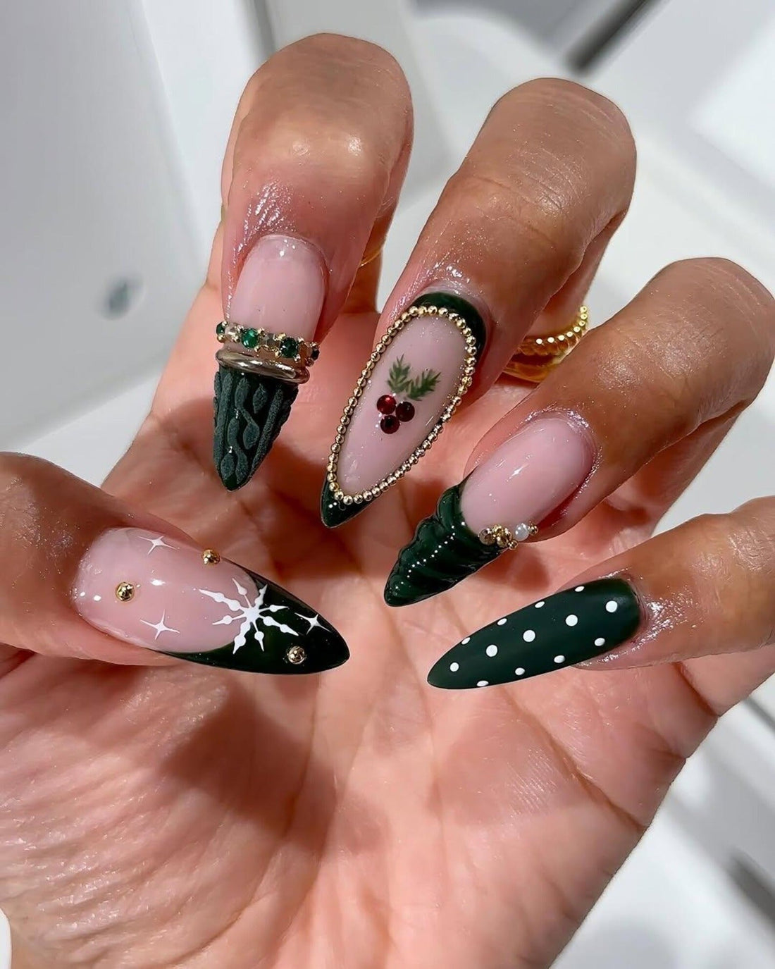 15 Fresh Emerald Nail Ideas 2026