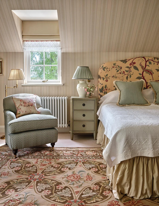 15 Charming Antique Bedroom Ideas for Any Home