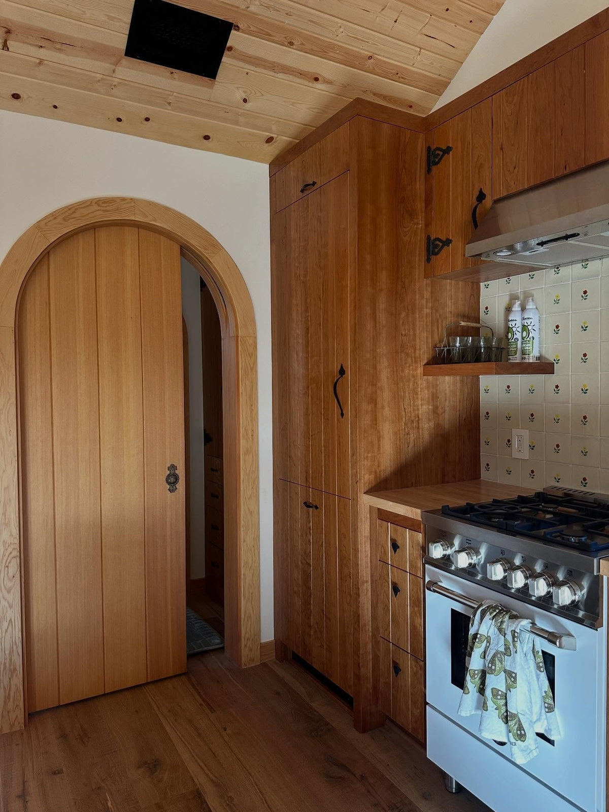 15 Kitchen Door Ideas Worth Copying for 2026 – DreamBundles