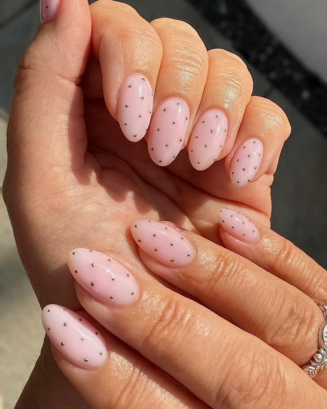 15 Soft and Feminine Short Round Nail Ideas to Copy Now