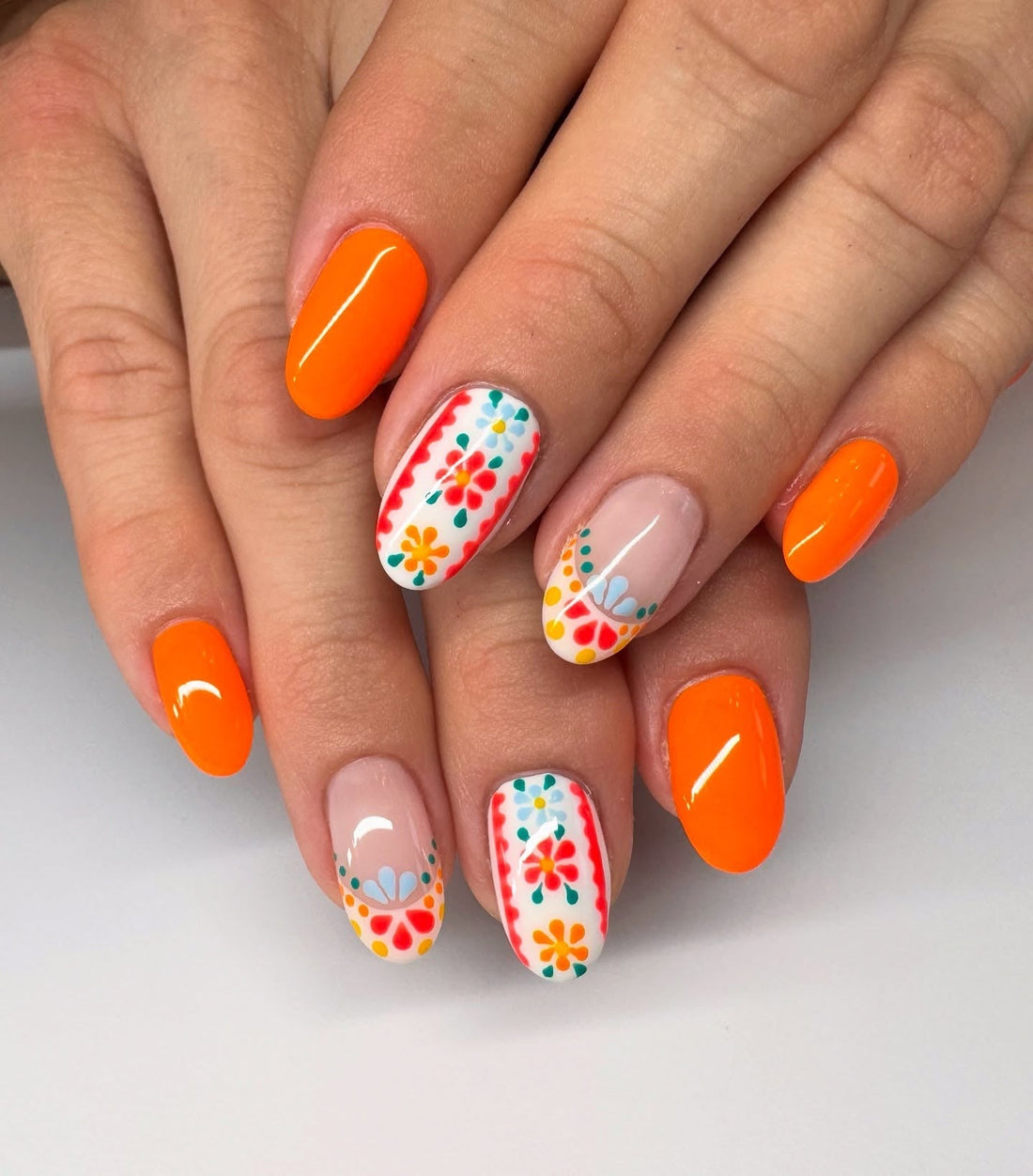 15 Chic Tropical Nail Designs