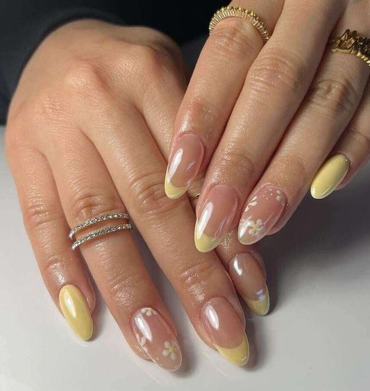 15 Simple Floral Nail Ideas for 2026