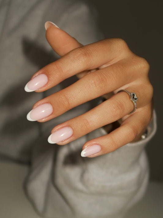 15 Stylish Almond French Tip Nail Ideas 2026
