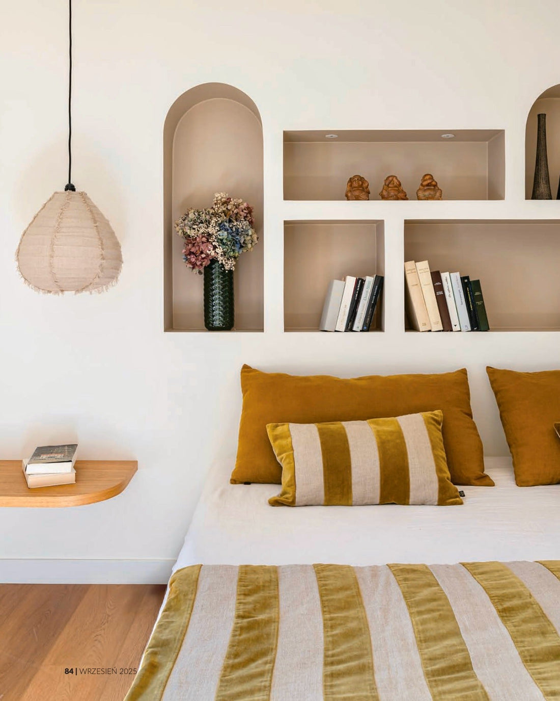 15 Gold Accents Bedroom Ideas with Timeless Appeal 2026