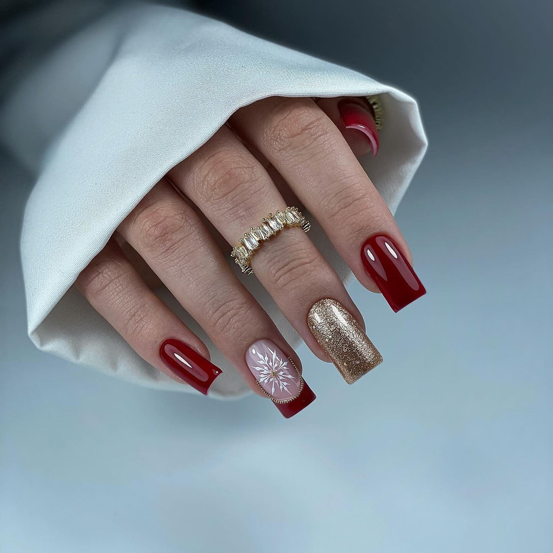 15 Trendy Christmas Tree Nail Ideas for 2025