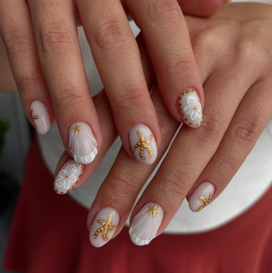 15 Gorgeous White and Gold Nail Ideas That Feel Fresh