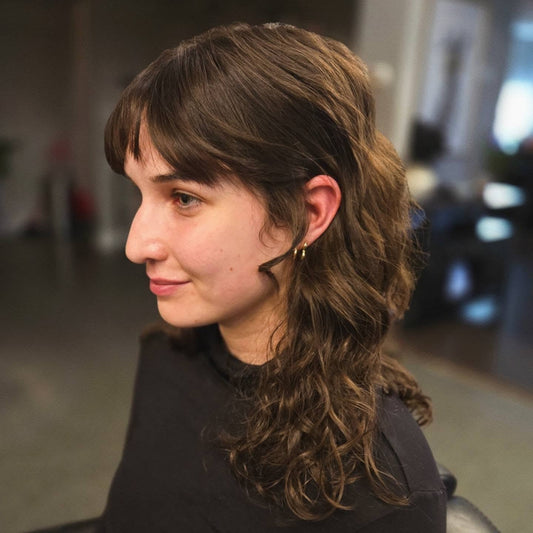 15 Iconic Wispy Bangs For Curly Hair For 2025