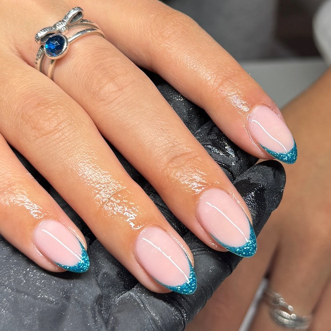 15 Trendy Glitter French Tip Nail Ideas 2026