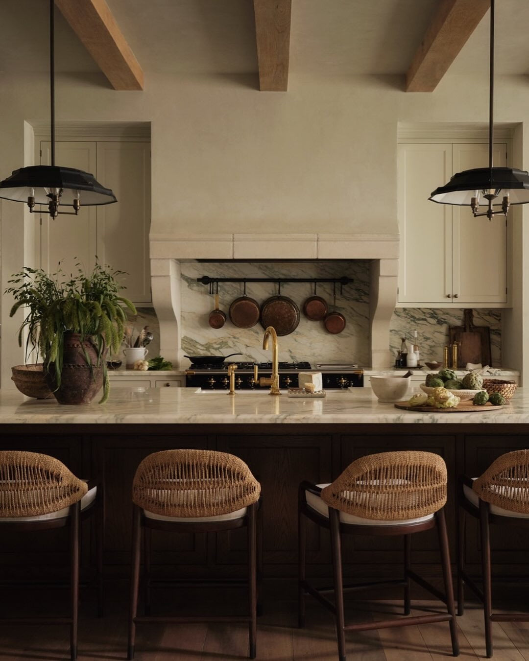 15 Gorgeous Cream Kitchens for 2026
