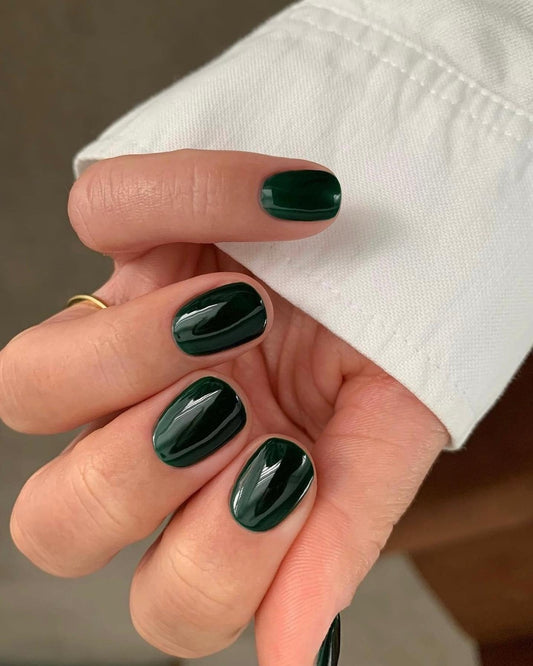 15 Best Green Christmas Nail Ideas 2026