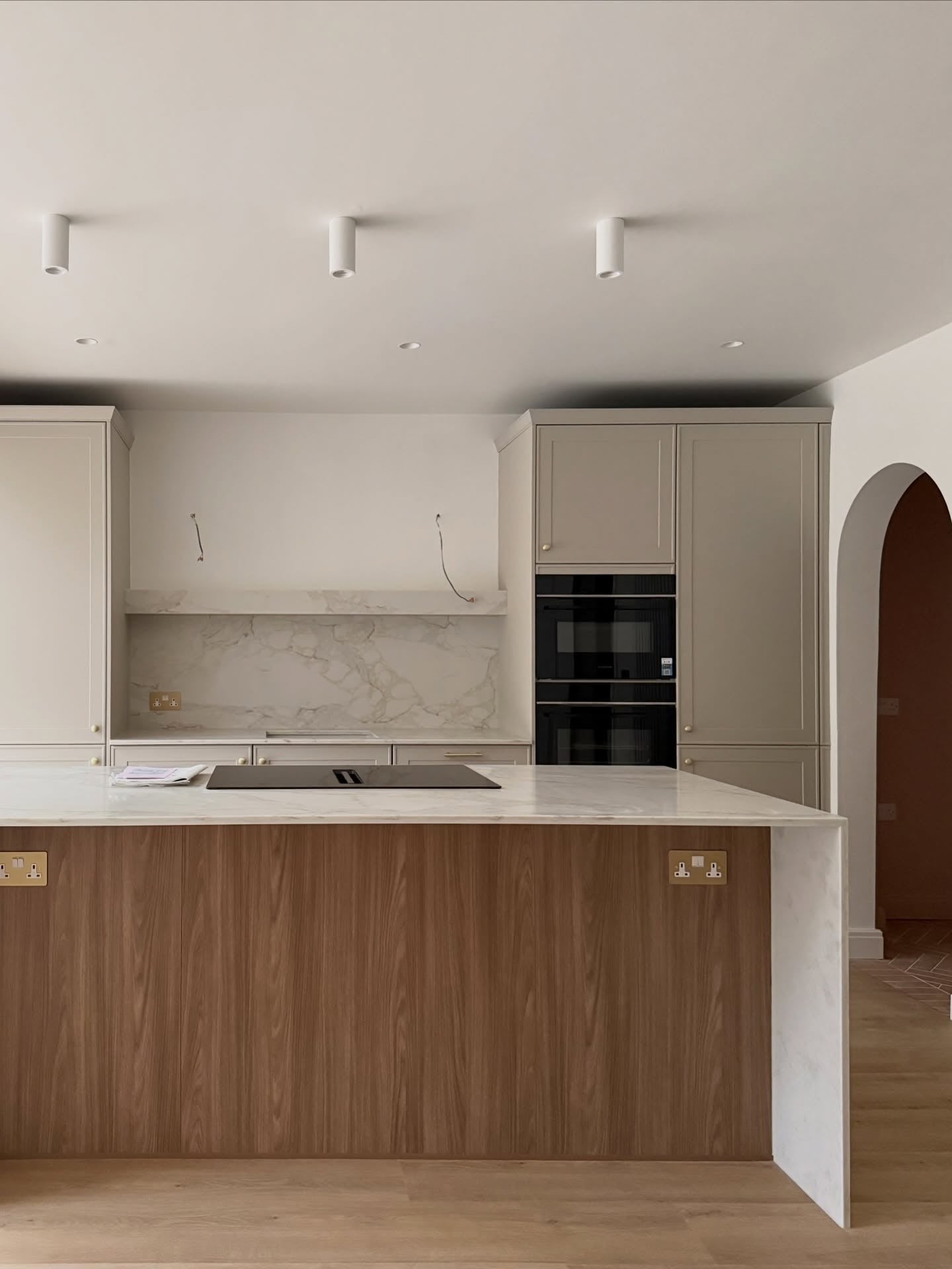 15 Beautiful Neutral Kitchen Ideas 2026 – DreamBundles