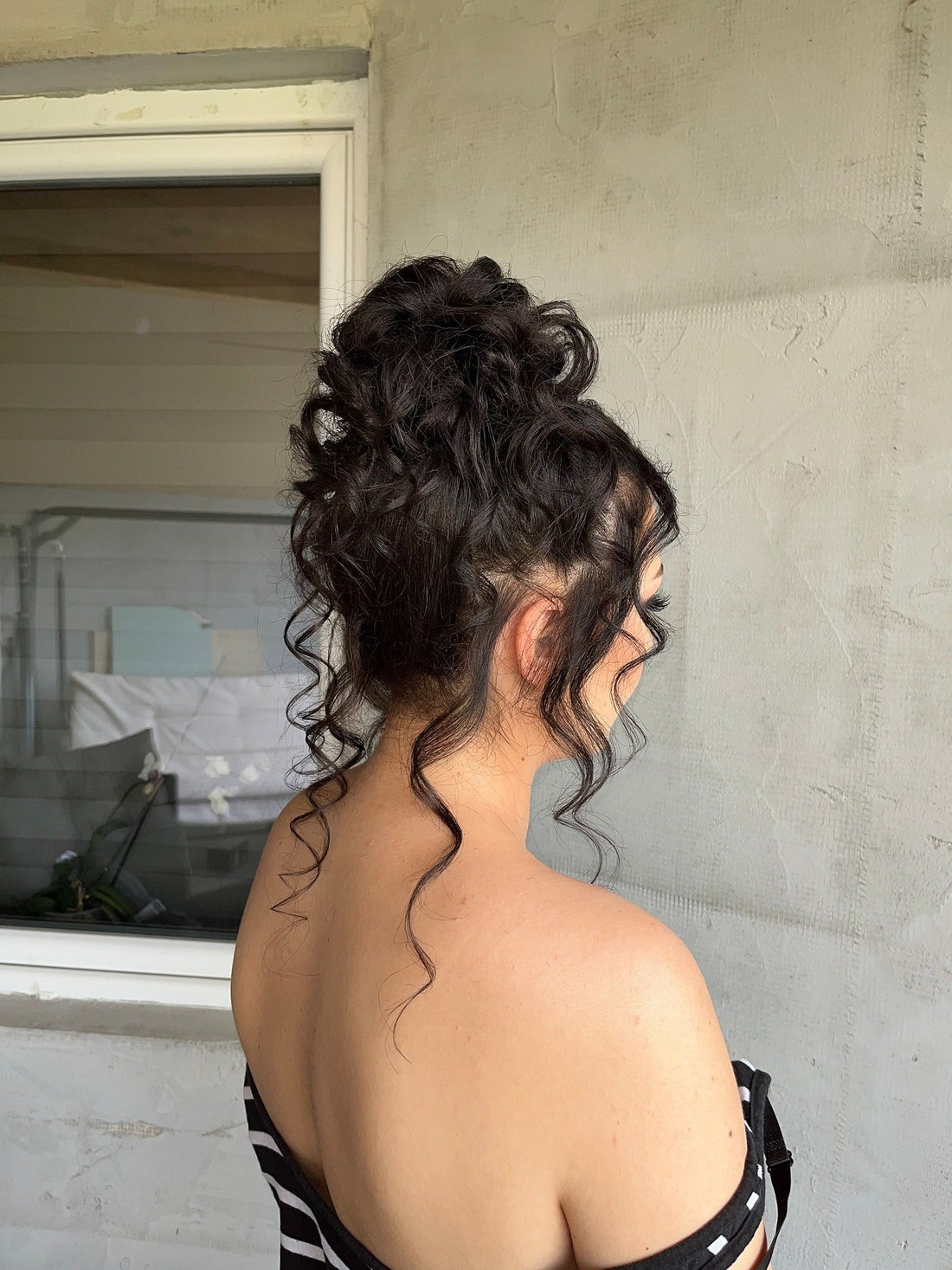 15 Easy Yet Elegant Hairstyles You Can Wear Out