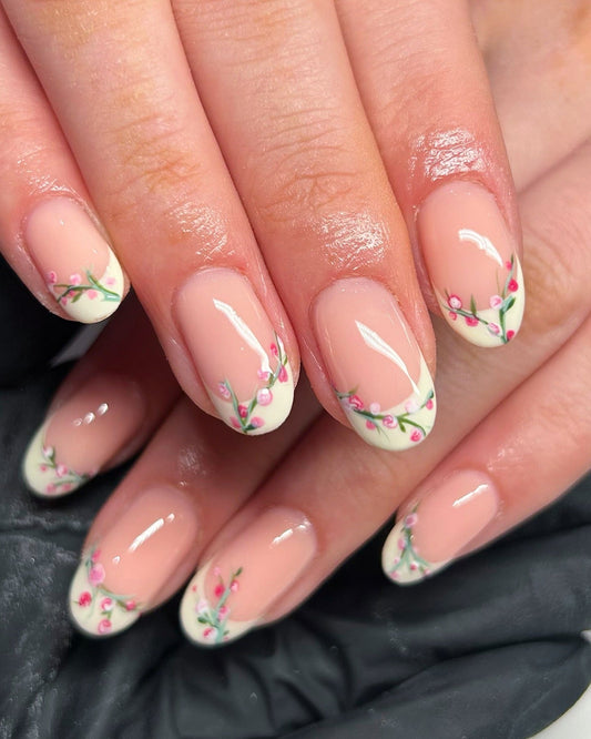 15 Easy Flower Nail Ideas • Must-See Trendy Looks