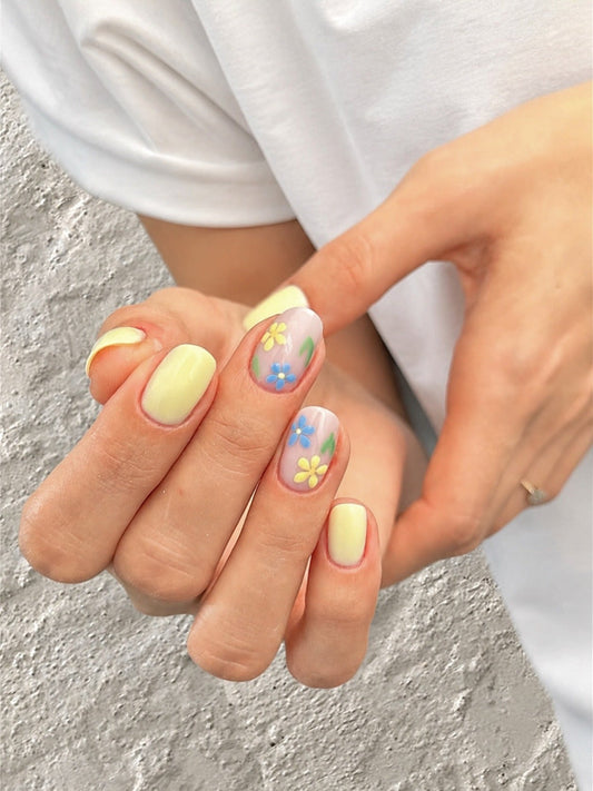 15 Easy Short Spring Nails 2026