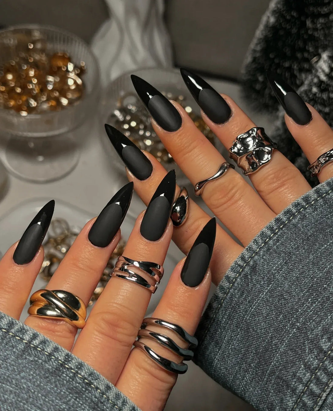 15 Modern Black Nails 2026
