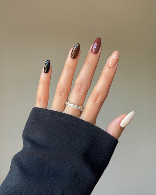 15 Minimal Yet Glam Neutral Colored Nail Ideas for 2025