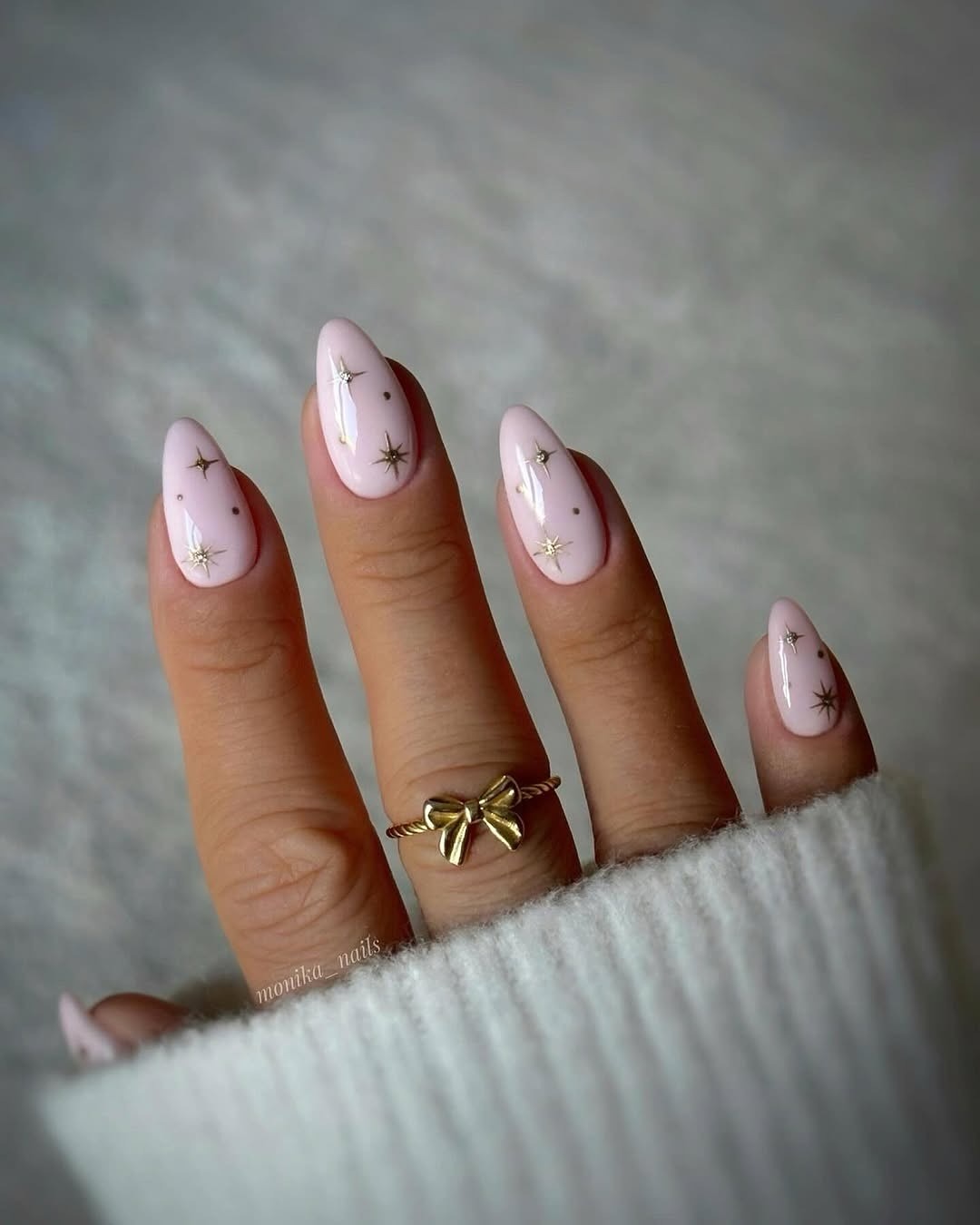15 Must-Try Minimalist Nail Ideas 2026