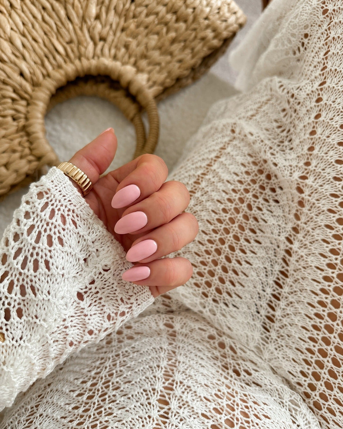 15 Dreamy Summer Almond Nail Ideas with Pastel Perfection