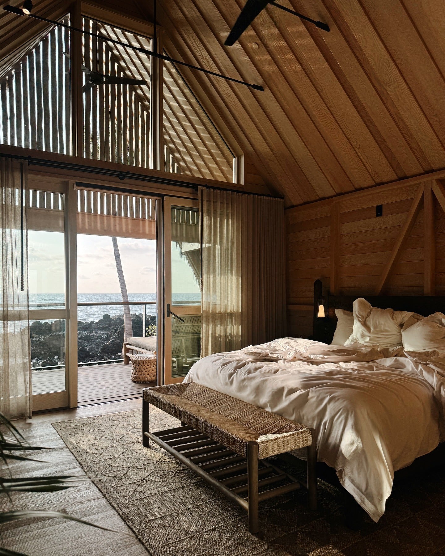 15 Hawaiian Bedroom Ideas That Feel Like Vacation – DreamBundles