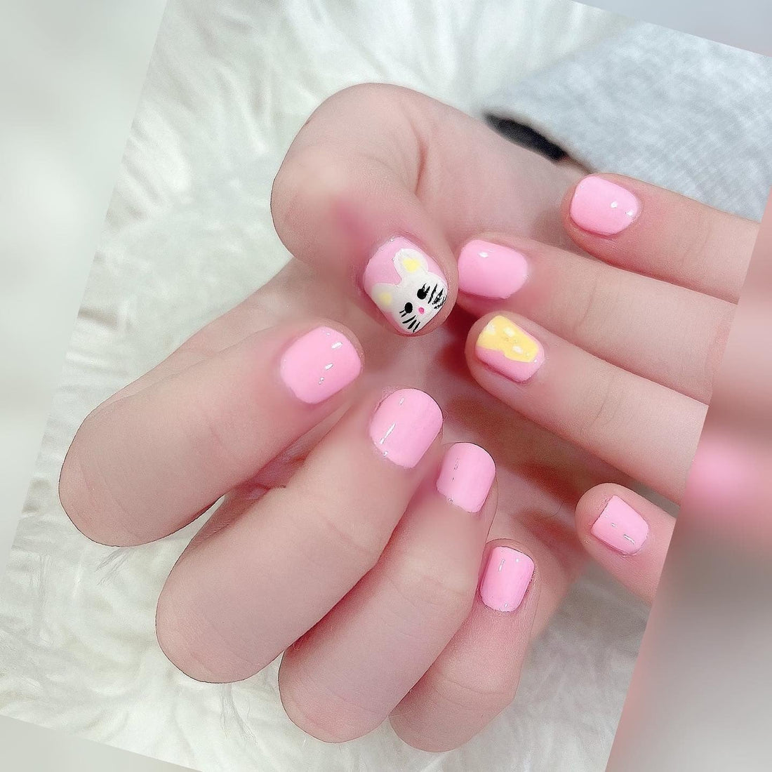 Fresh Pink Nails That Shine Simply