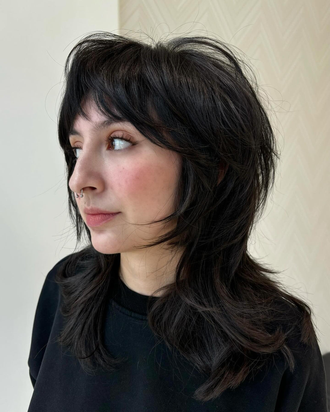 15 Best Medium Length Shaggy Haircuts for 2025 Trends