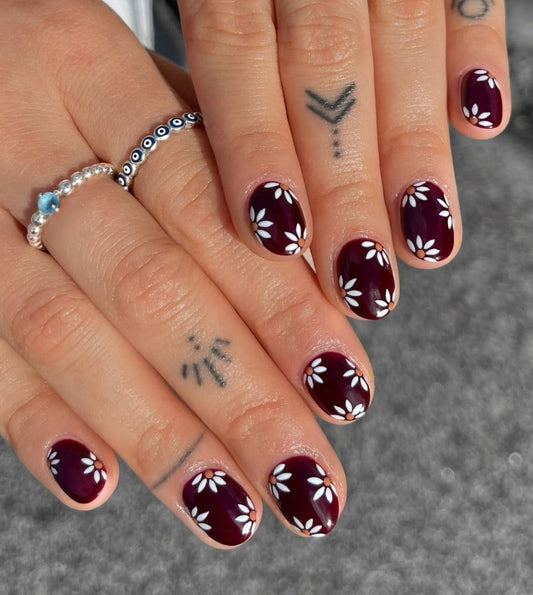15 Popular Maroon Nail Ideas 2026