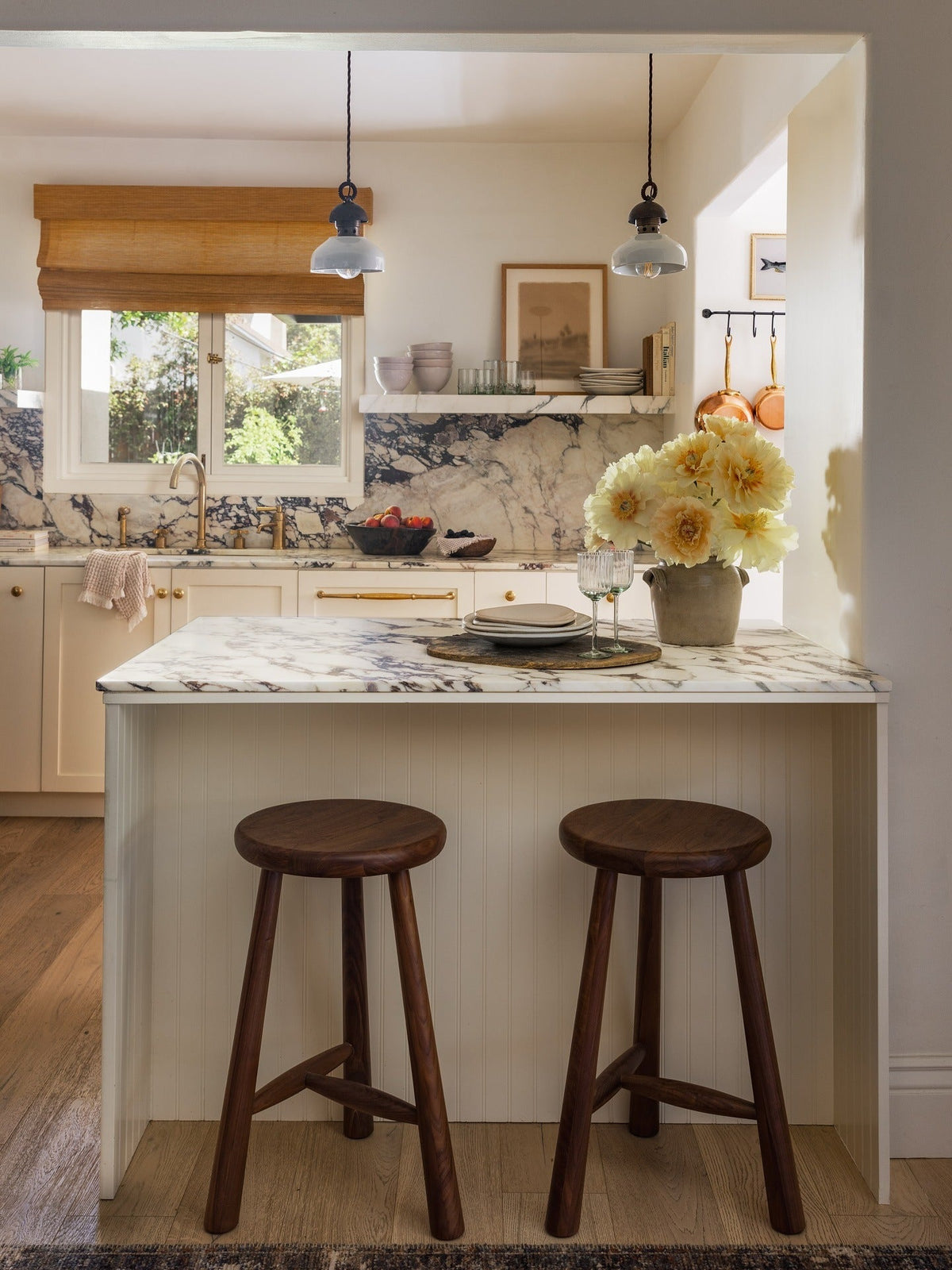 Trending Bright Kitchen Ideas for 2025 – DreamBundles