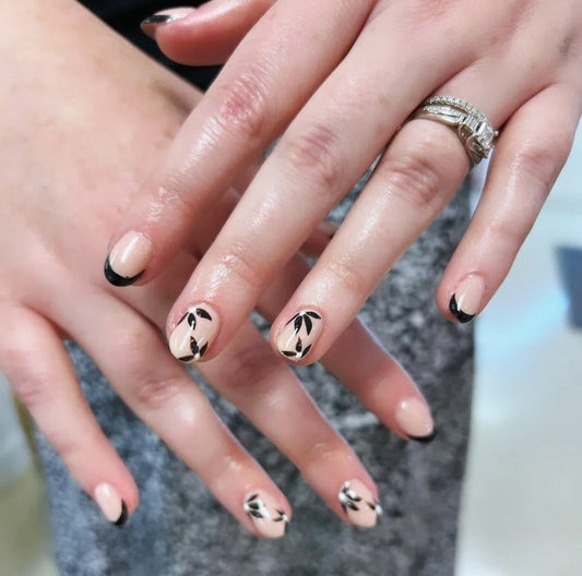 15 Trending Elegant Black and White Nail Ideas