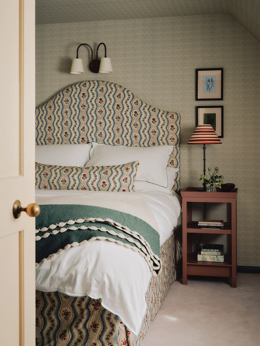 15 Rustic Country Bedroom Ideas You’ll Want in 2026