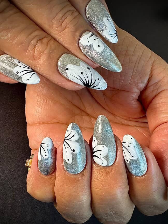 15 Best Silver Glitter Nail Ideas for 2026