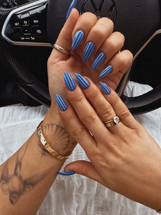 15 Beautiful Blue and Black Nail Ideas for the Perfect Manicure 💅