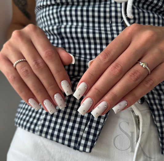 15 Fresh & Polished Simple White Nail Ideas for 2025