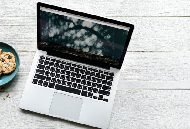 Free Aerial View Of Computer Laptop And Cookies On Wooden Table Psd