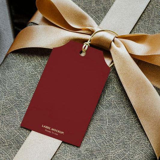 Free Aerial View Of Gift Box With A Tag Mockup Psd