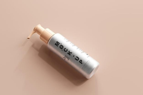 Free Aluminum Body Cosmetic Pump Bottle Mockup Psd