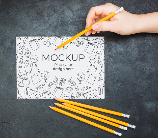 Free Artist Concept Arrangement With Paper Mock-Up Psd