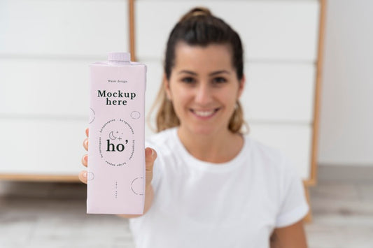 Free Athletic Woman With Water Bottle Mock-Up Psd