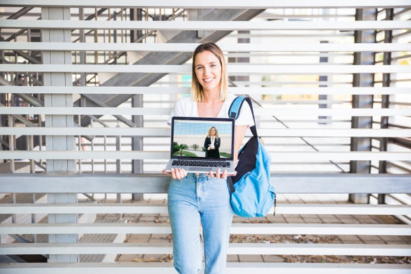 Free Back To School Concept With Girl Presenting Laptop Psd