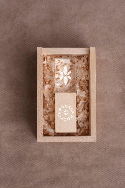 Free Beautiful Accessories Mockup In Real Context Psd