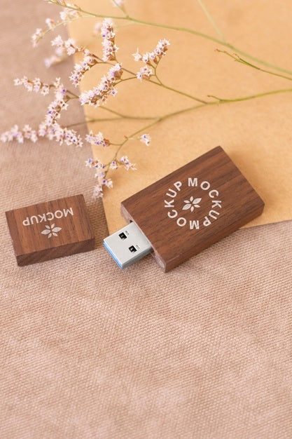 Free Beautiful Accessories Mockup In Real Context Psd