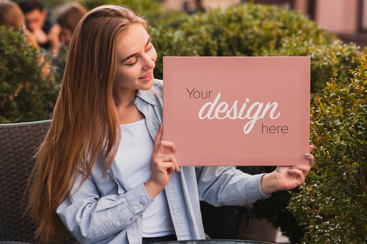 Free Beautiful Girl Holding A Banner Mock-Up Psd