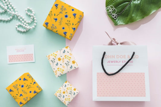Free Beautiful Jewelry And Packaging Mockup Concept Psd