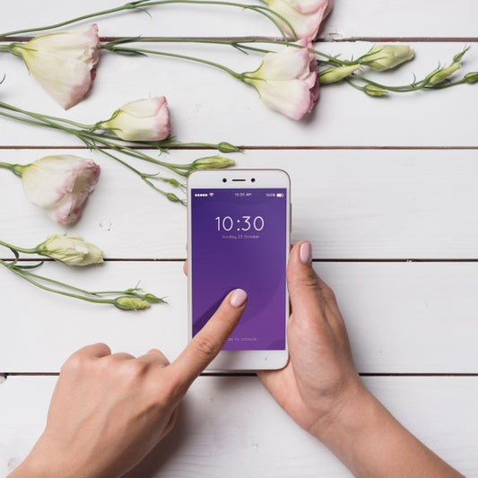 Free Beautiful Smartphone Mockup With Floral Decoration Psd
