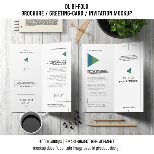 Free Bi-Fold Brochure Or Invitation Mockup With Still Life Concept Psd