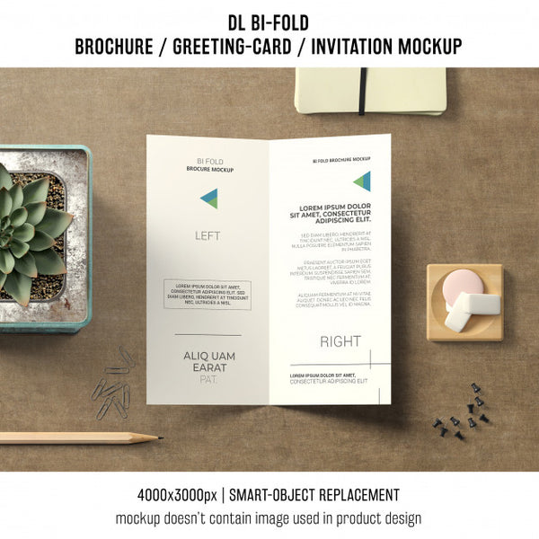 Free Bi-Fold Brochure Or Invitation Mockup With Still Life Concept Psd